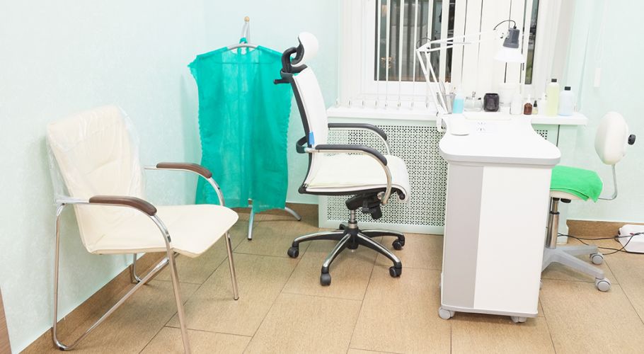 doctors-and-infusion-room-2