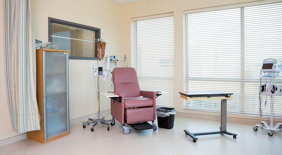 doctors-and-infusion-room-1